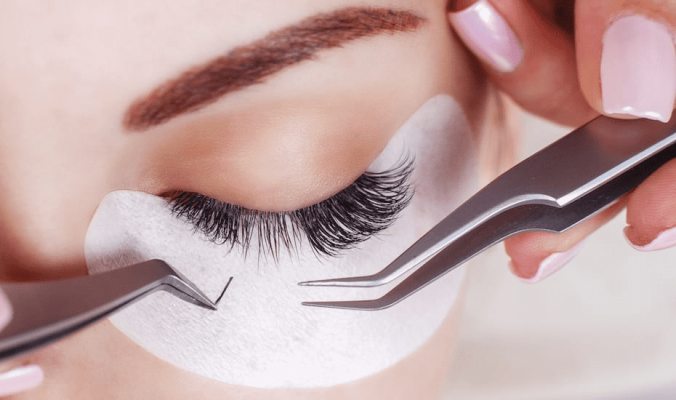 The application of lash lift vs eyelash extensions