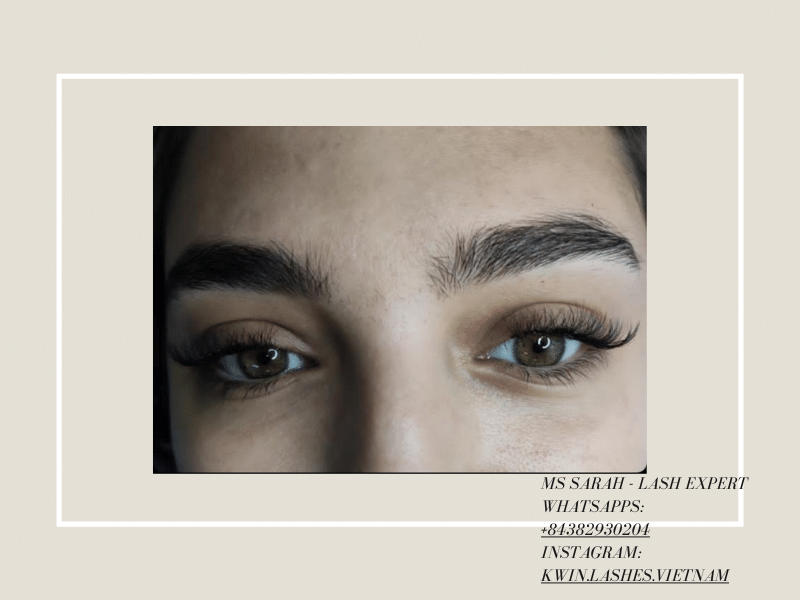 Wet lash look extensionThe Hottest Lash Extension Style Of The Year