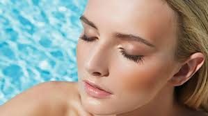 Can you swim with eyelash extensions?