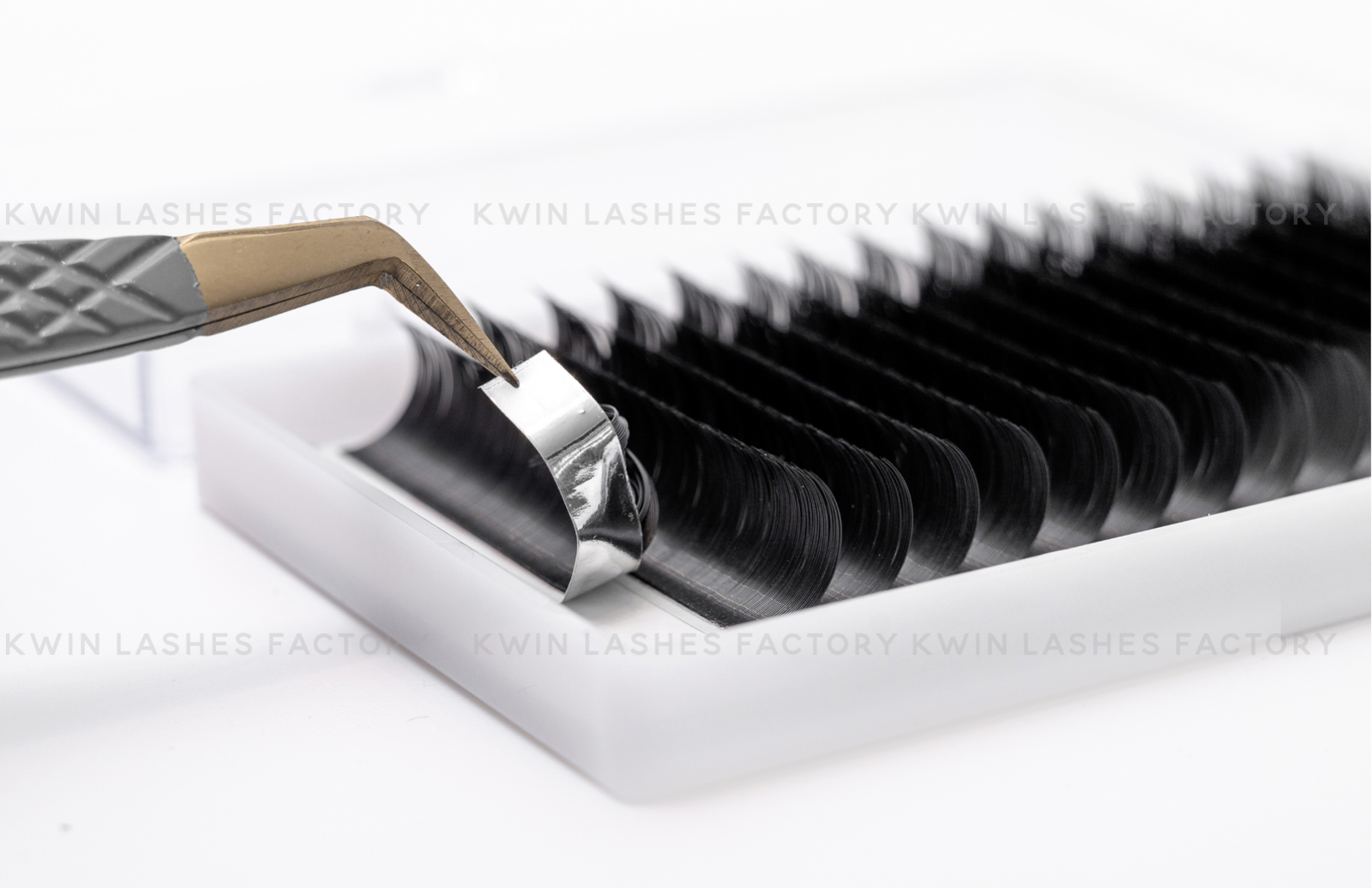 Volume-Lash-Manufacturer-Foil-Backing-Label-Kwin-Lashes